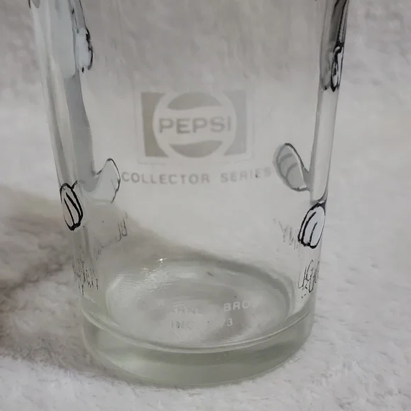 Vintage 1973 Pepsi Collector Series Bugs Bunny Glass - Picture 4 of 7
